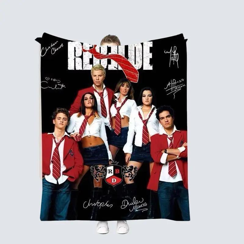 REBELDE Cobija Estilo Colegio Rebelde – Diseño Juvenil con Uniformes Rojos rbd