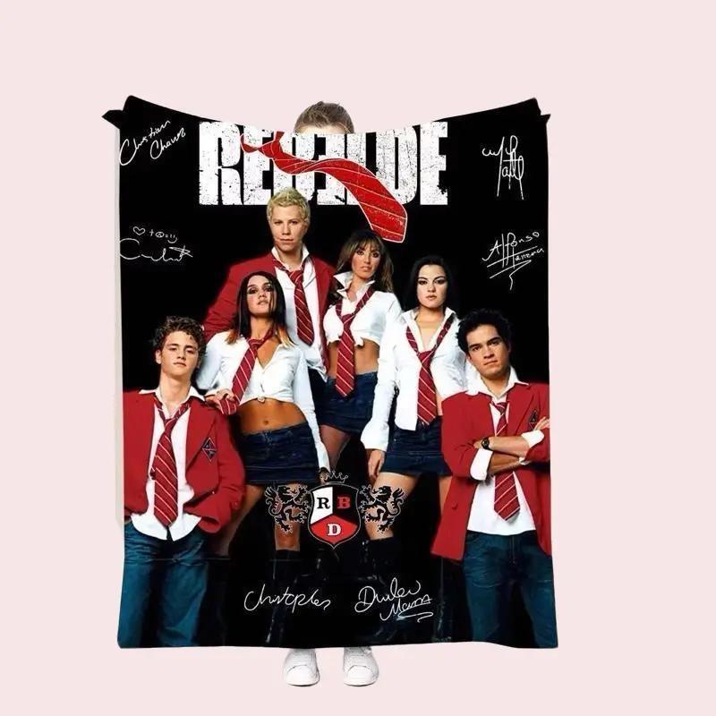 REBELDE Cobija Estilo Colegio Rebelde – Diseño Juvenil con Uniformes Rojos rbd